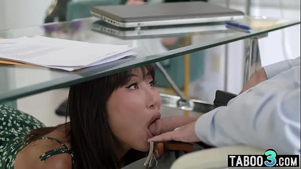 MILF Asia Nicole Doshi Tukar Warisan dengan Porn Fetish Seks Pengacara