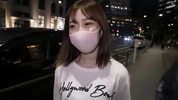 거대한 가슴을 가진 일본 미녀 판매원의 격렬한 블로우잡 영상